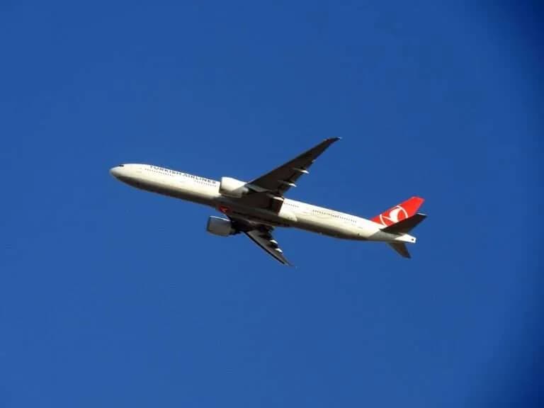 Ile trwa lot z Polski do Turcji? Sprawdź czas przelotu i trasy