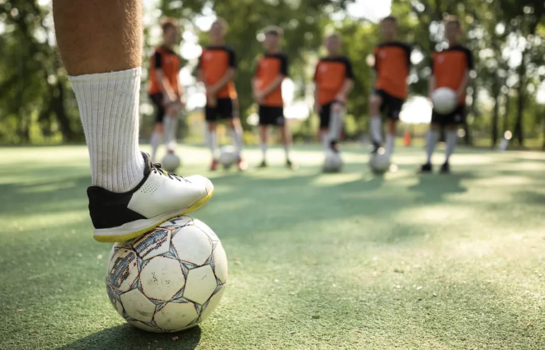 Najwięksi sponsorzy sportowi dominujący w światowych rozgrywkach